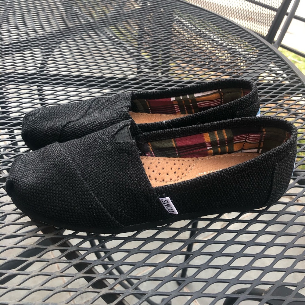 Tom’s Burlap Classics
